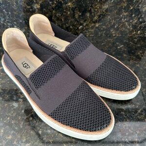 UGG Women’s Black Knit Slip-On Loafers size 7.5